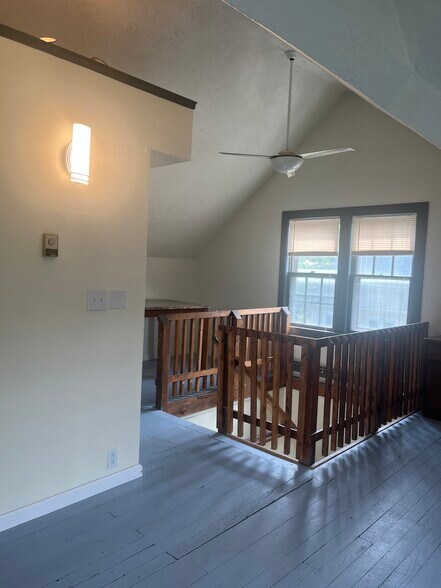 Building Photo - 6 Hinsdale St