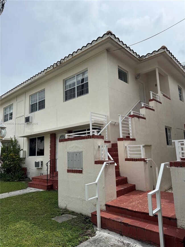 Building Photo - 1195 Marseille Dr