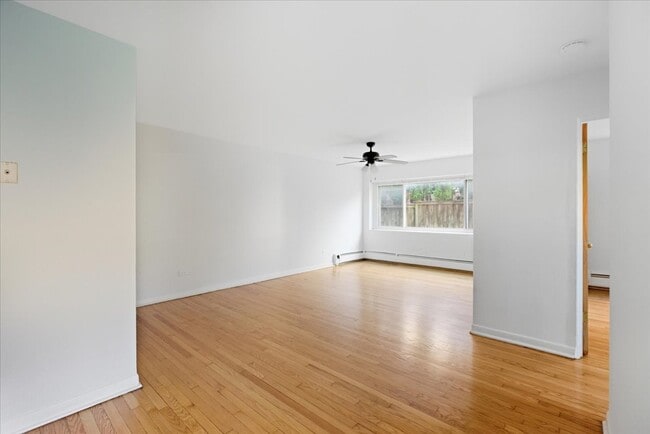 Building Photo - 6721 N Hermitage Ave