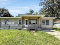 Building Photo - 2907 Lakeside Dr