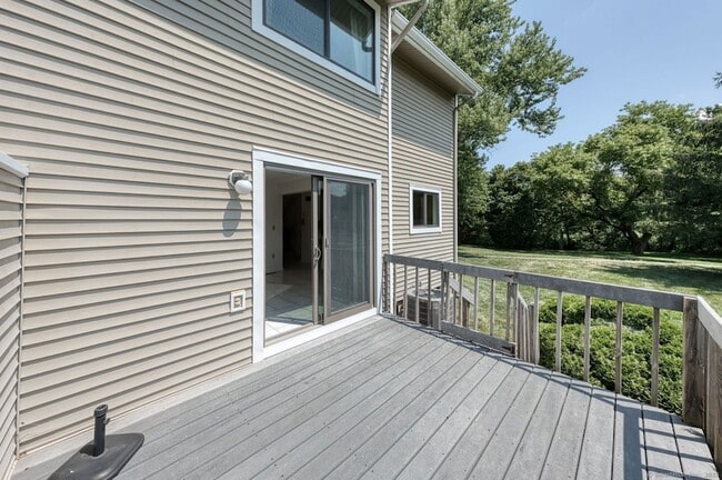 Building Photo - 592 Mountain Rd