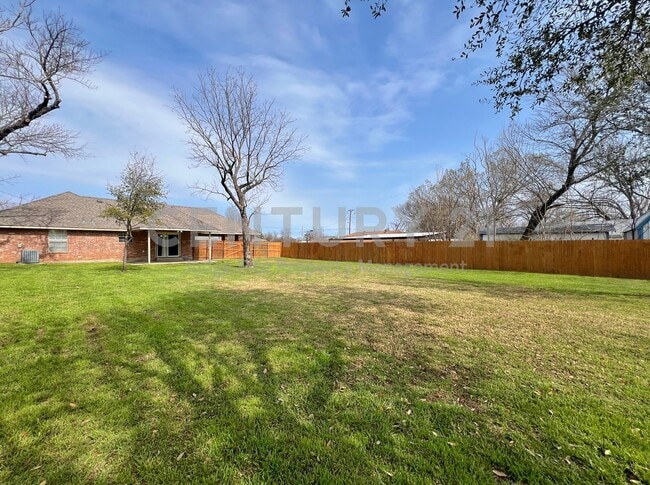 Building Photo - 408 W Morton Ave
