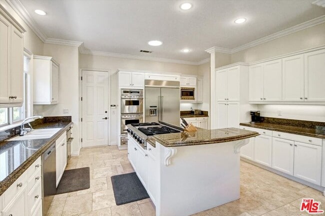 Building Photo - 2860 Dewdrop Pl