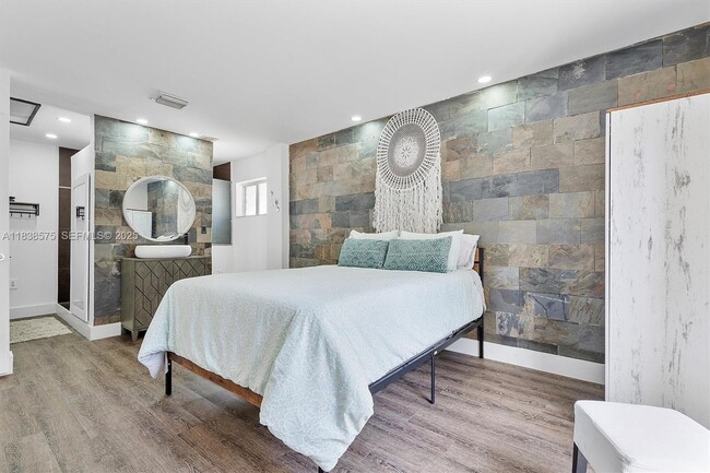 Building Photo - 266 NE 117th St