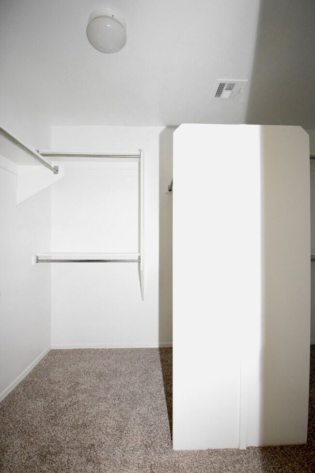 Building Photo - Completely remodeled 4 bed 2 bath home in ...