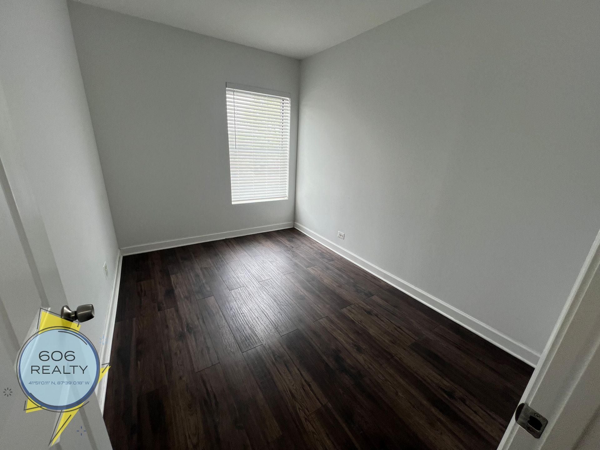 Building Photo - 3420 W Irving Park Rd