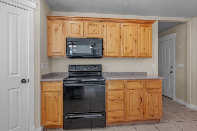 Building Photo - 958 N Buffalo Dr