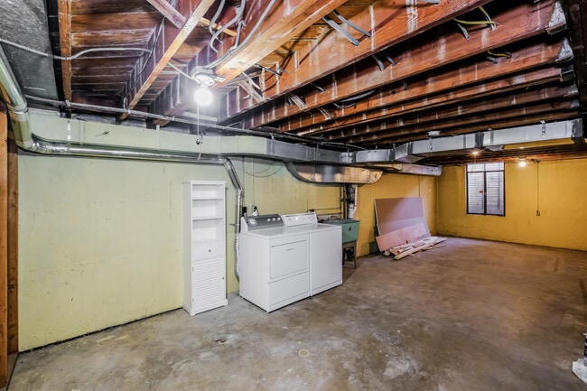 Building Photo - 847 3rd St SW