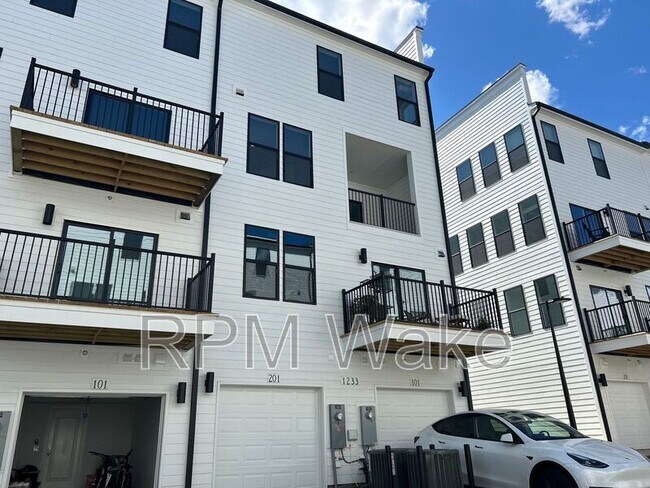 Building Photo - 1233 S Blount St