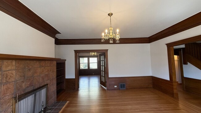 Building Photo - DREAM HOME! Spacious 3 BR + Sunroom/ 1.5 BA  in the Richmond area- AMSI