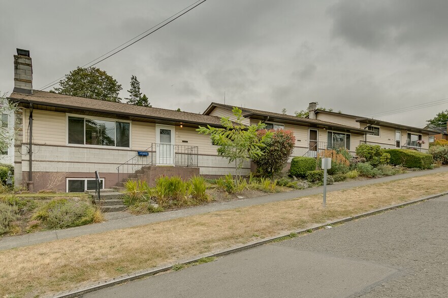 Primary Photo - 2217 E Thomas St