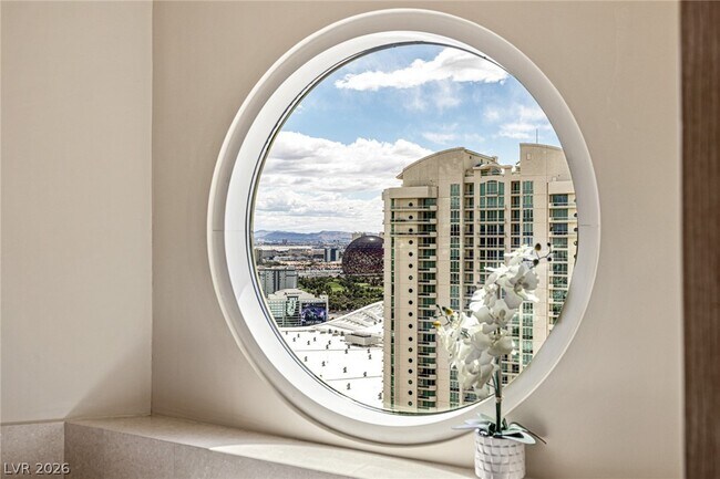 Building Photo - 2777 Paradise Rd