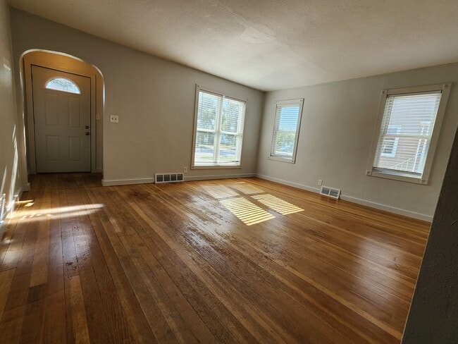 Building Photo - ~Applications Pending~ Charming Old-School...