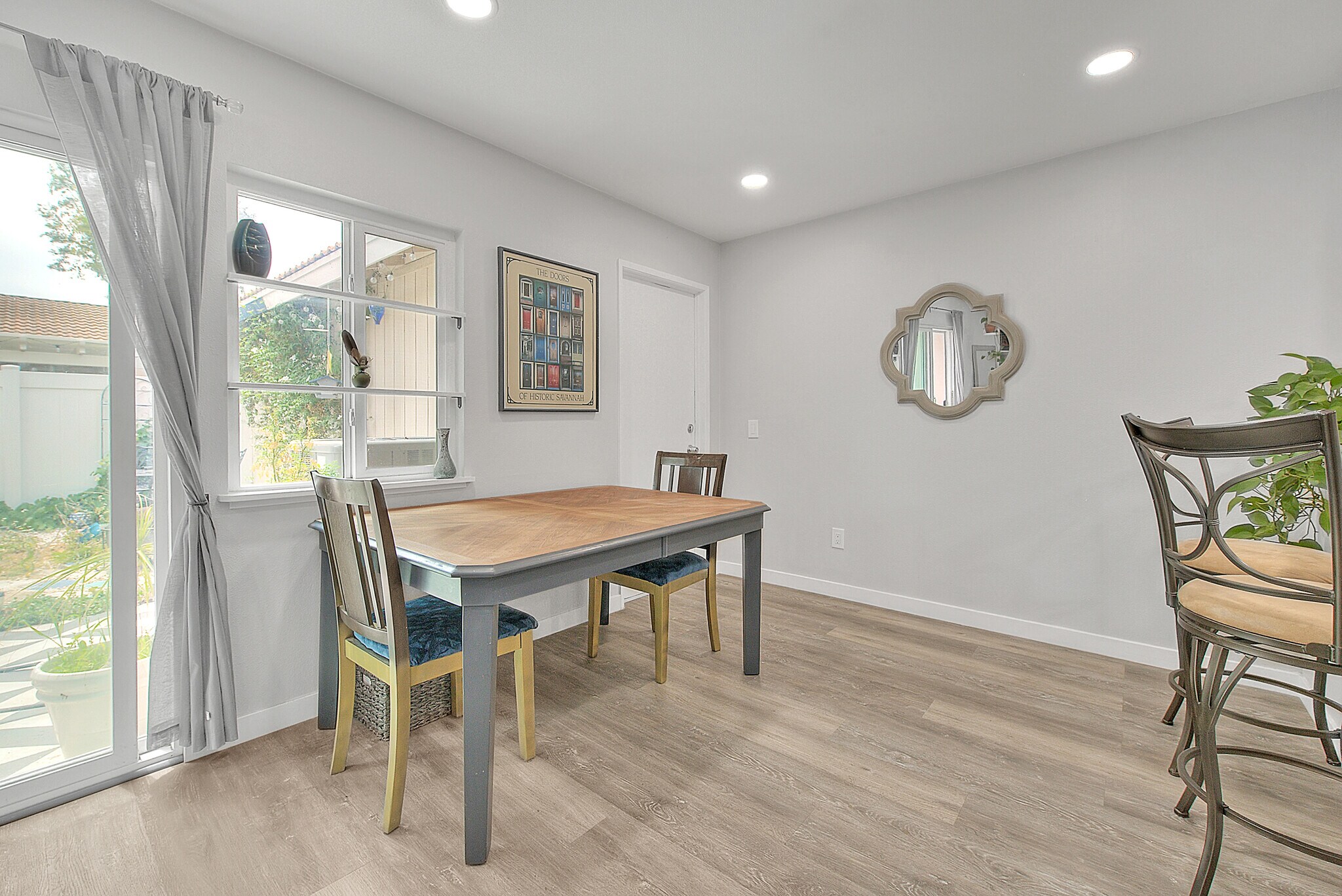 Building Photo - 1068 Border Ave