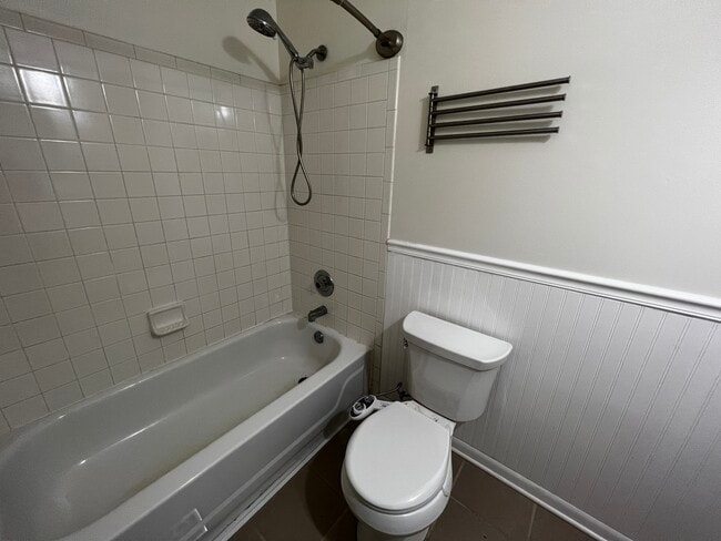 Building Photo - 1556 Darien Lakes Dr