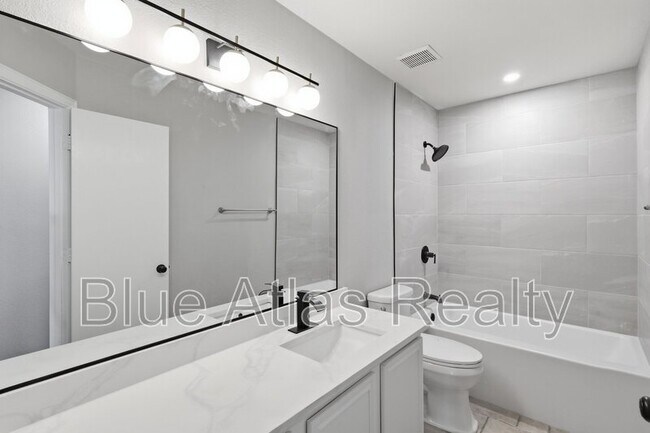 Building Photo - 1012 Waterview Dr