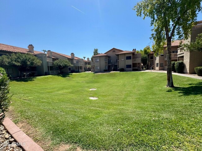 Building Photo - 930 N Mesa Dr