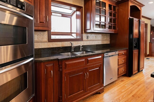 Building Photo - 3516 S Ashwood Dr