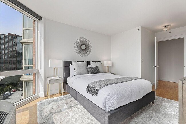 Building Photo - 20 2nd St