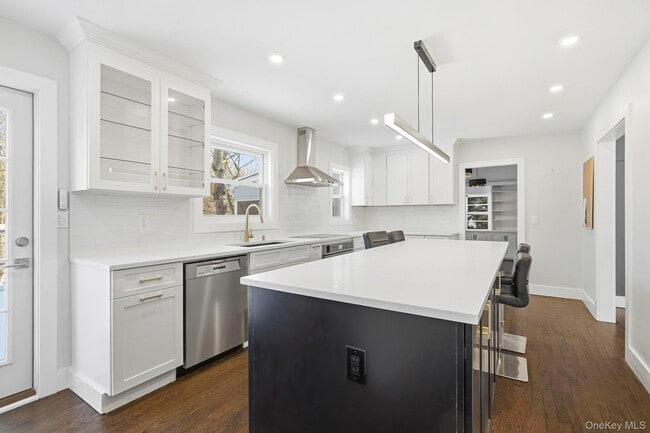 Building Photo - 7 Rural Dr