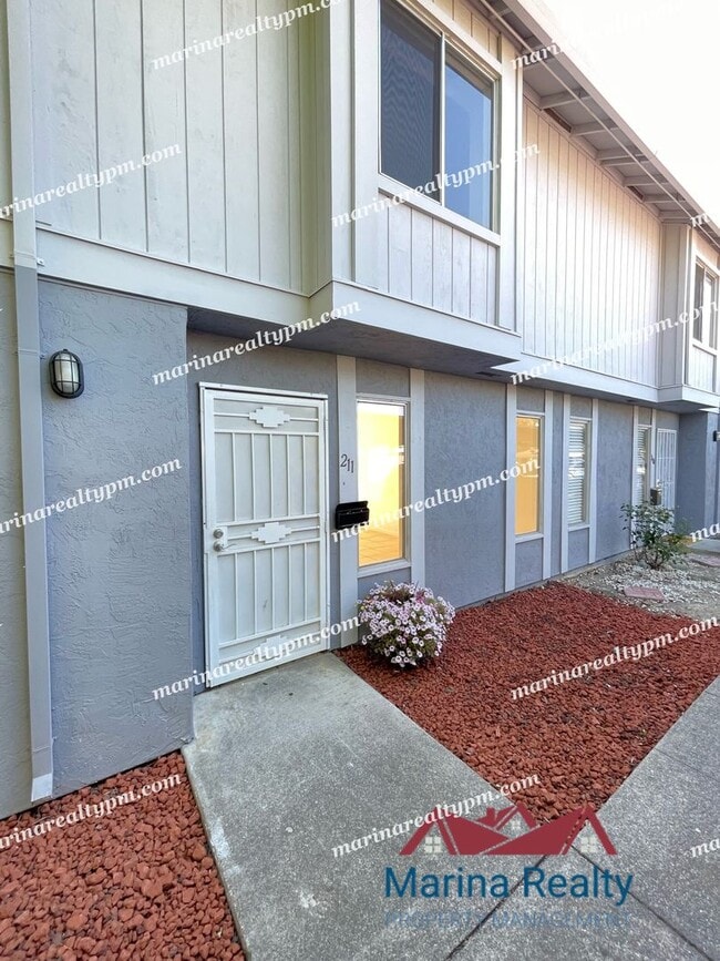 Building Photo - 211 Del Luz Ct