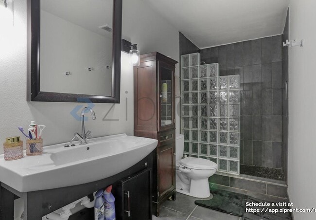 Building Photo - 402 4th Ave.