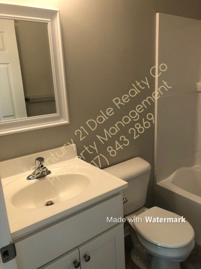 Building Photo - Lovely 2 Bedroom Home in Central School Di...