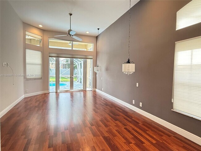 Building Photo - 807 Heritage Dr