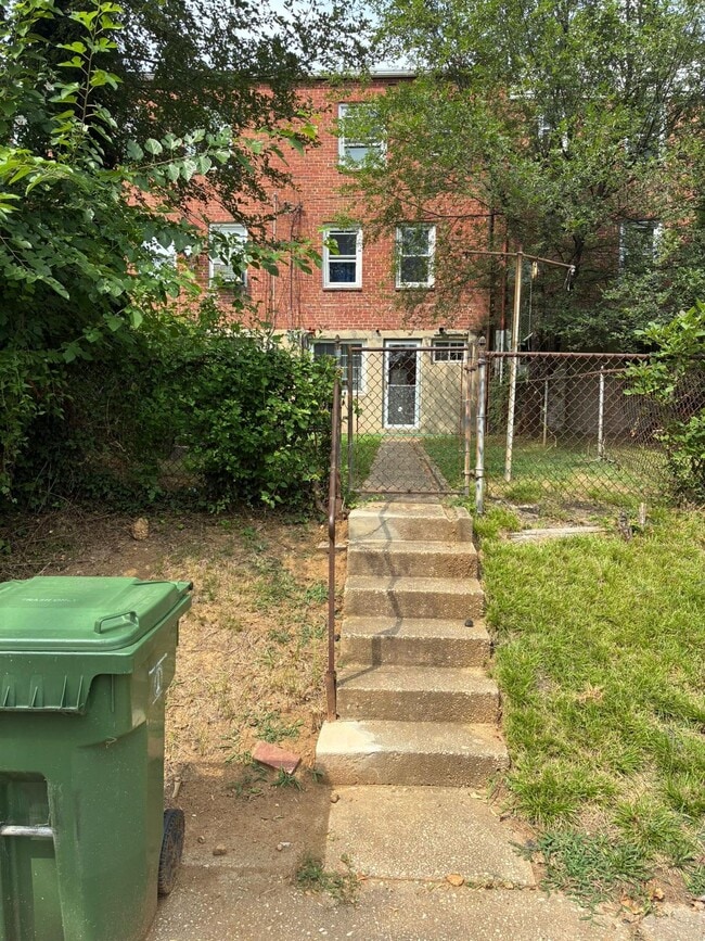 Building Photo - 4427 Eldone Rd