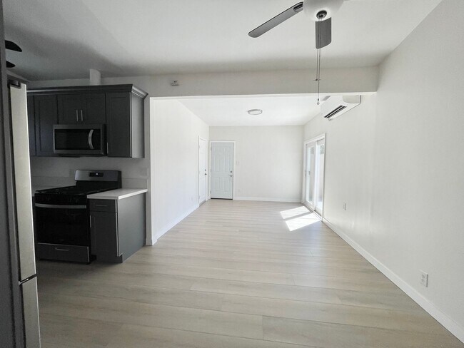 Building Photo - Beautiful Remodeled 4 Bedroom 2 Bathroom H...