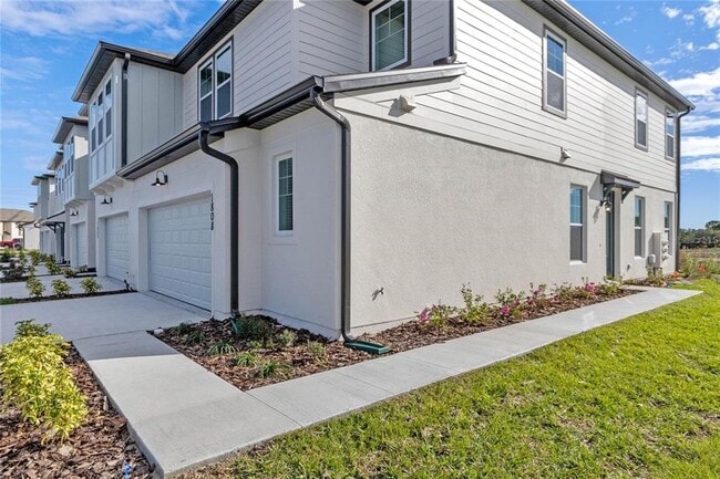 Building Photo - 1808 Sanibel Dr