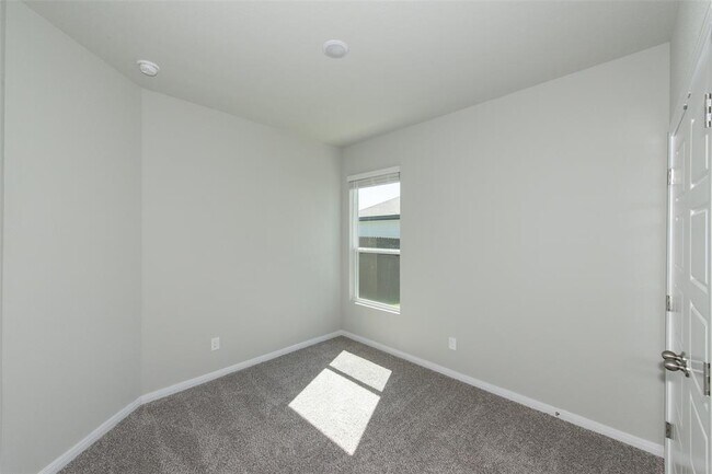 Building Photo - 383 Cross Barn Blvd