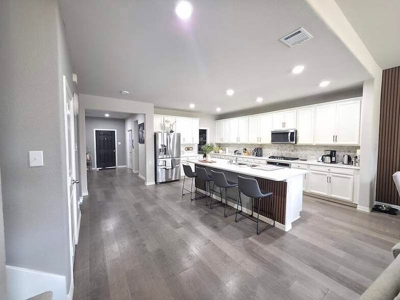 Building Photo - 2013 Serval Ln