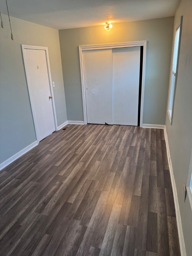 Building Photo - 72 Railroad St