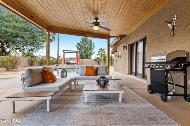 Building Photo - 5735 E Campo Bello Dr