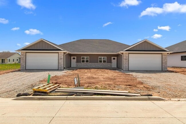 Primary Photo - 409 Founders Wy
