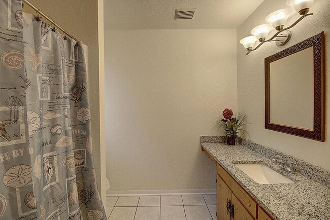Building Photo - 2202 Saxony Dr