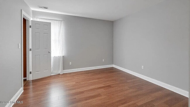 Building Photo - Lease to Own