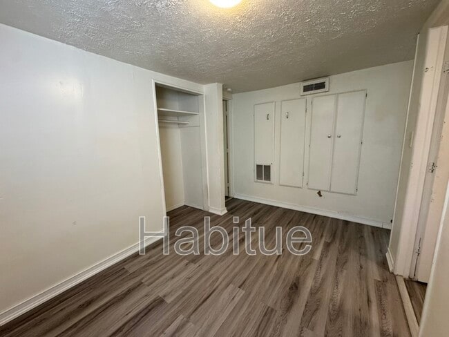 Building Photo - 1110 N 8th St