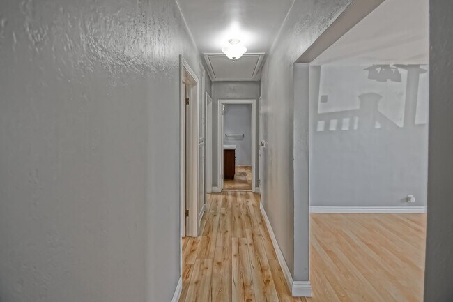 Building Photo - 2809 Carlsbad St