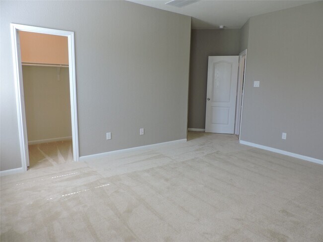 Building Photo - 1102 Upton Ct