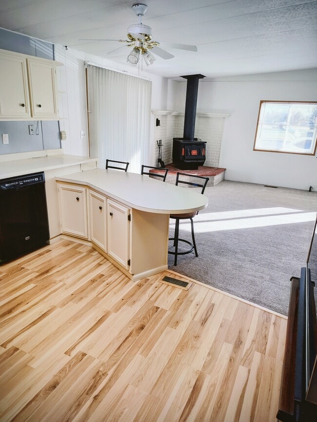 Building Photo - 1715 17th Ave S