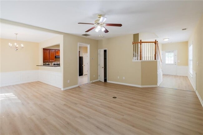 Building Photo - 2442 Fairlie Dr
