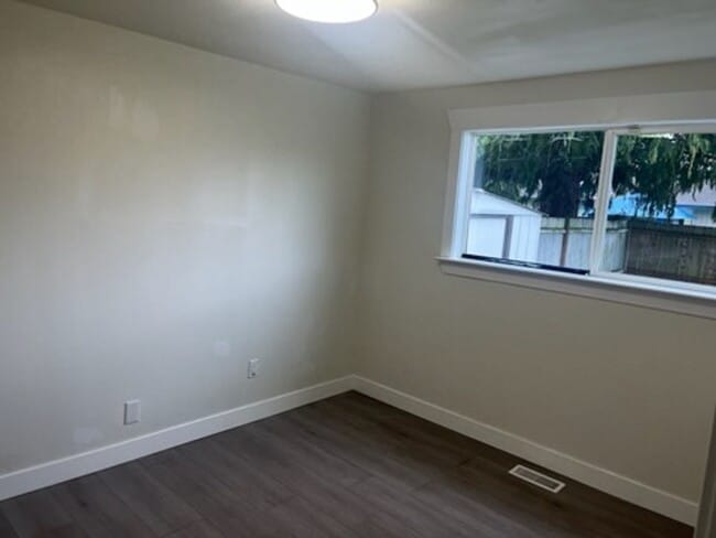 Building Photo - 1014 118th St S