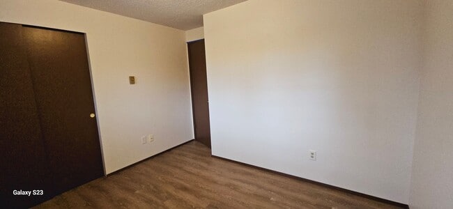 Building Photo - Puyallup 2bed/1.5 bath Duplex