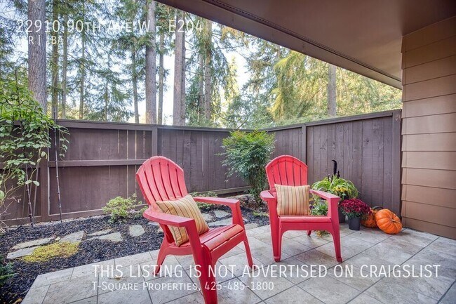 Building Photo - Beautifully Updated 1 Bedroom Condo w/Priv...