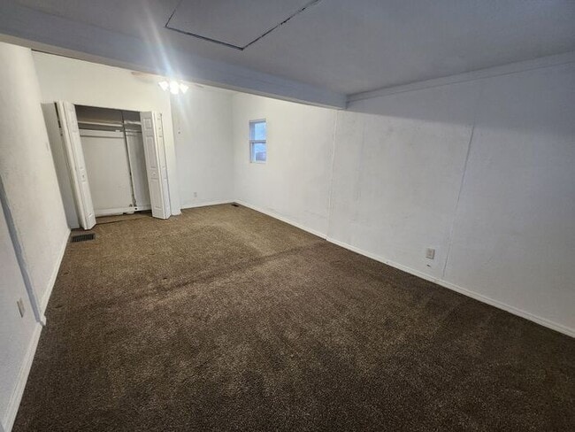 Building Photo - 2 Bedroom Home in Clinton