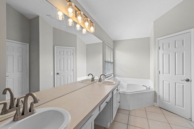 Building Photo - HUNTINGTON POINTE - 4 bd • 2.5 ba • 2,142 ft² (Lake Mary)