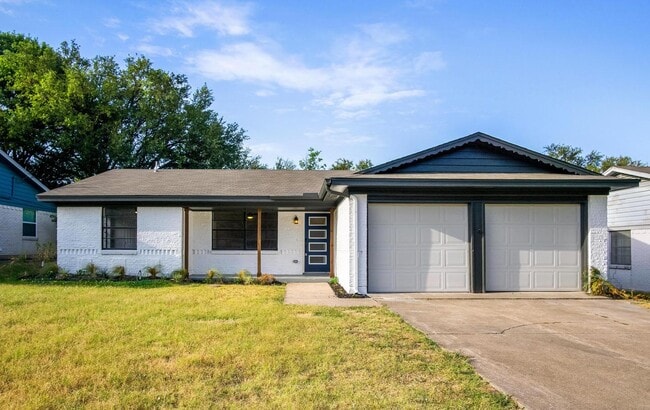 Building Photo - 1325 Cloverdale Dr