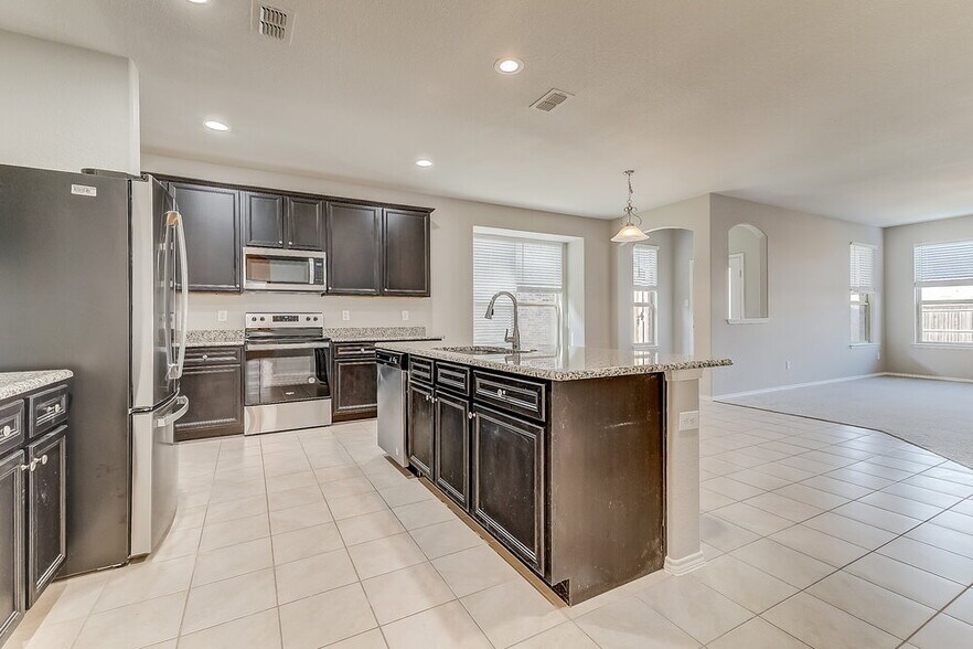 Building Photo - 4208 Glen Abbey Dr